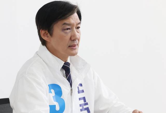 ▲경기 평택을 국회의원 재선거에 출마한 조국혁신당 조국 후보가 16일 경기도 평택시 안중읍 선거사무소에서 기자간담회를 하고 있다. ⓒ연합뉴스