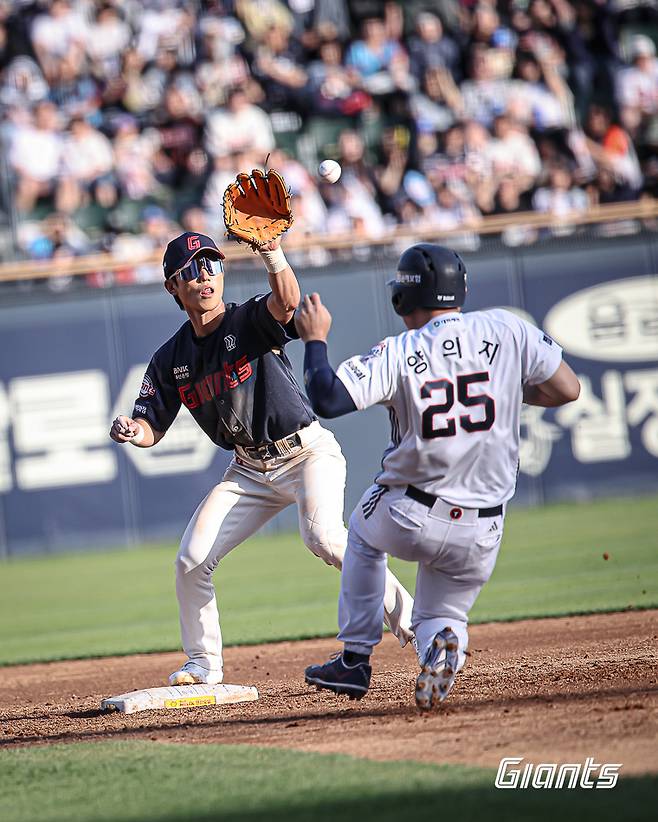 16일 두산 베어스와 롯데 자이언츠의 경기 모습. /사진=롯데 자이언츠 제공
