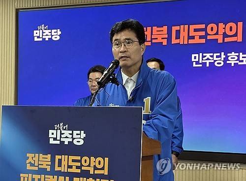 민주당 이원택 전북도지사 후보 [연합뉴스 자료사진]