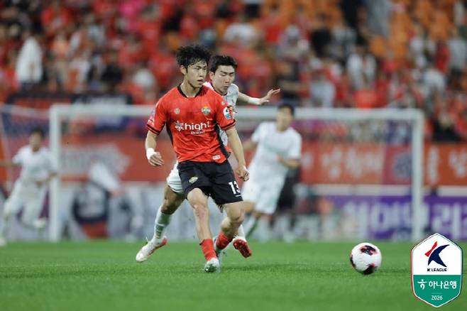 강원FC 멀티플레이어 이기혁. 사진=프로축구연맹