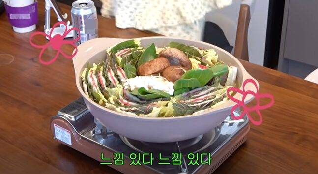 밀푀유나베는 채소와 단백질의 조합이 좋은 다이어트 국물 요리다. 사진=유튜브 '개과천선 서인영' 캡처