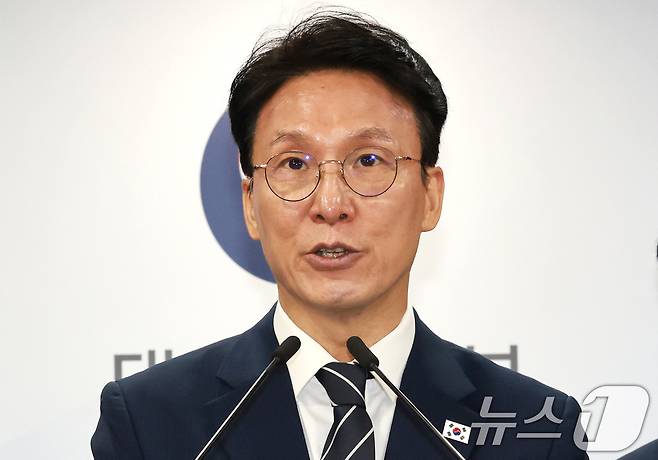 김민석 국무총리가 17일 서울 종로구 정부서울청사에서 삼성전자 파업 관련 대국민 담화를 하고 있다. 2026.5.17 ⓒ 뉴스1 임세영 기자