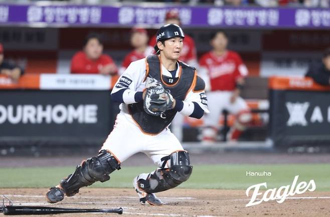 한화 최재훈이 30일 대전 한화생명 볼파크에서 열린 2026 KBO리그 정규시즌 SSG와 경기에서 포수 수비를 소화하고 있다. 사진 | 한화 이글스