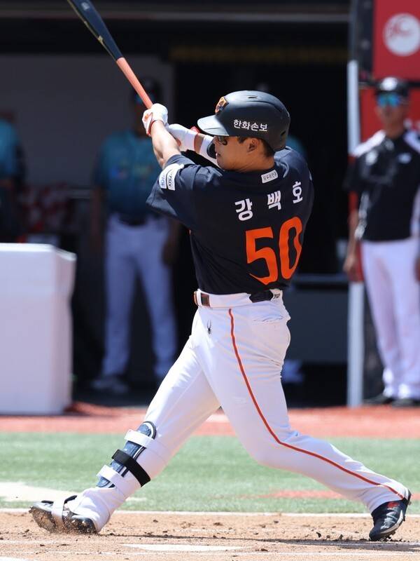 16일 한화가 수원 케이티위즈파크에서 열린 2026 신한 SOL KBO리그 원정 경기에서 KT를 10-5로 제압했다. (한화 강백호가 수원 KT전에서 친정 KT 상대로 3점 홈런을 몰아쳤다). /사진=한화 이글스