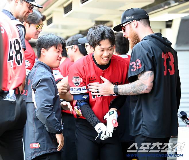 26일 광주KIA챔피언스필드에서 열린 롯데와 KIA의 경기. 1회말 박재현이 선두타자 홈런을 치고 베이스를 돌고 있다. 광주=허상욱 기자wook@sportschosun.com/2026.04.26/