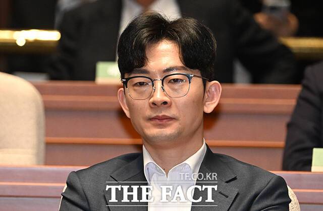 삼성전자 노조의 총파업을 둘러싼 긴장이 고조되는 가운데 박충권 국민의힘 중앙선대위 공보단장은 논평에서 "국민경제를 볼모로 한 파업 도박"이라고 비판했다. /국회=박헌우 기자