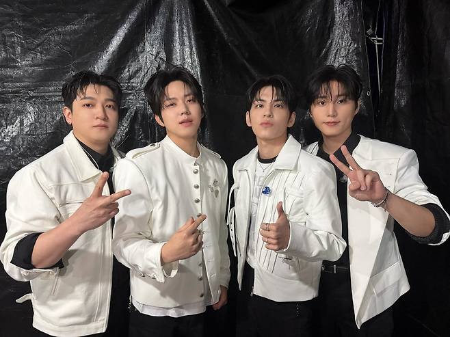 사진=왼쪽부터 성진, 도운, 원필, 영케이/데이식스 공식 SNS