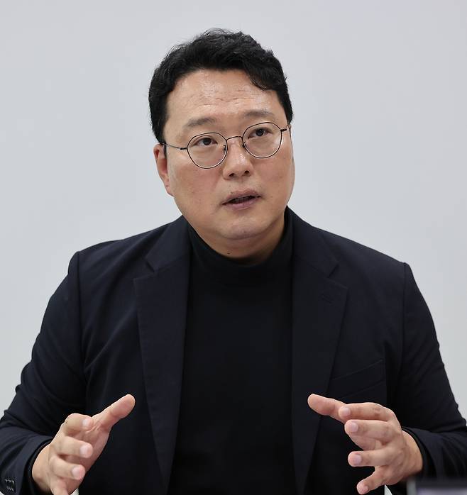 천하람 개혁신당 원내대표가 지난 4월 22일 서울 여의도 국회의원회관에서 진행된 본지와의 단독 인터뷰에서 ‘민원 공포’에 무너진 학교체육 실태를 지적하며 입법 대안을 설명하고 있다.&nbsp;허정호 선임기자