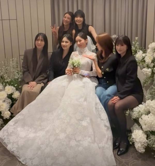 에이핑크, 윤보미 / 사진=한서운 SNS 캡처