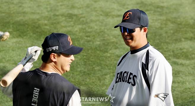 한화 노시환이 4월 22일 잠실야구장에서 열리는 2026KBO리그 LG트윈스와 한화이글스 경기를 앞두고 타격훈련을 하고 있다. 2026.04.22. /사진=강영조 선임기자