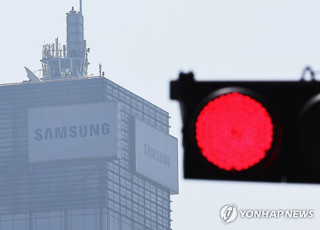 삼성전자 파업 초읽기 (수원=연합뉴스) 홍기원 기자 = 삼성전자 노사가 마라톤협상에도 접점을 찾지 못하면서 21일 예고된 총파업이 초읽기에 들어간 13일 경기도 수원시 삼성전자 본사 모습. 2026.5.13 xanadu@yna.co.kr