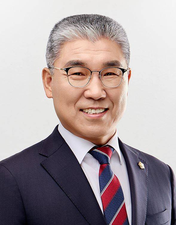 공경식 무소속 울릉군의원 후보가 ‘군민이 주인인 울릉을 만들겠다’라는 슬로건을 내걸고, 지난 3선(7·8·9대) 의정 경험과 현장 중심의 생활 정치를 앞세워 본격적인 표심 공략에 나섰다. /공경식 후보 제공