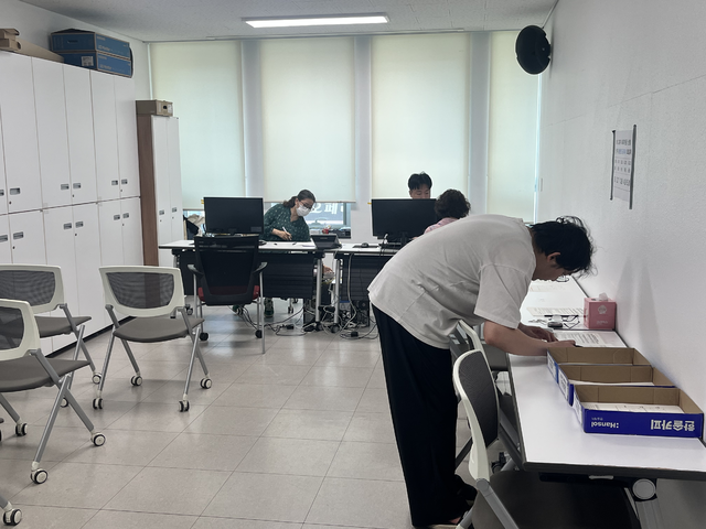오전 9시부터 신청 시작이었지만 범어3동의 경우 시작 이후 30분 동안 1~2명 남짓의 주민들만 직접 신청했다. 김정원 기자