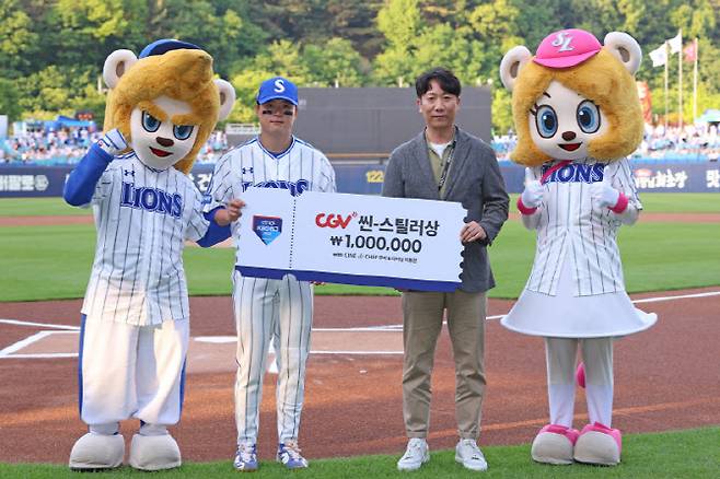 월간 씬-ㅅ틸러상을 받은 삼성라이온즈 박승규. 사진=KBO