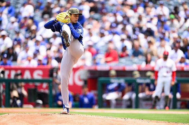 May 17, 2026; Anaheim, California, USA; Los Angeles Dodgers pitcher Roki Sasaki (11) delivers during the first inning against the Los Angeles Angels at Angel Stadium. Mandatory Credit: William Liang-Imagn Images        <저작권자(c) 연합뉴스, 무단 전재-재배포, AI 학습 및 활용 금지>