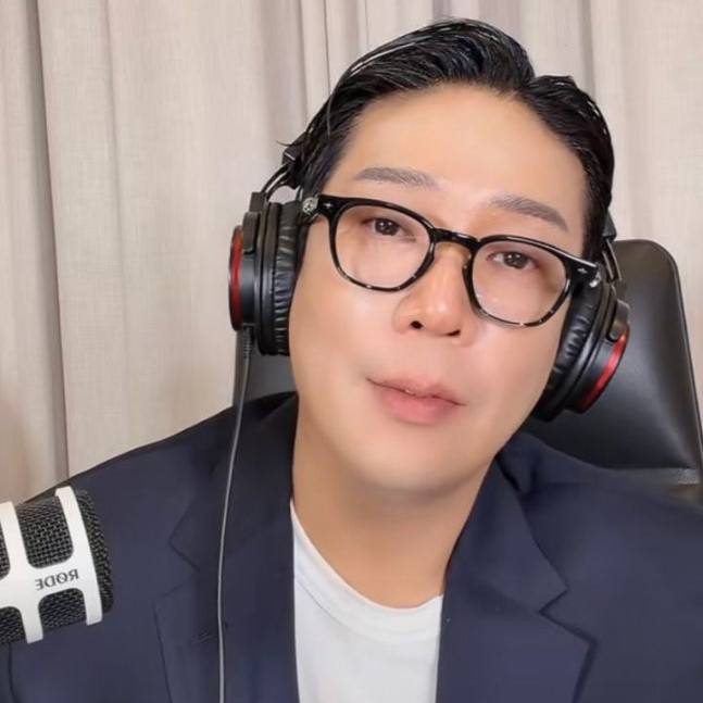 가수 MC몽이 18일 진행한 틱톡 라이브 방송에서 불법도박 의혹을 강하게 부인했다. /사진=뉴시스