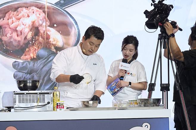 정호영 쉐프의 한국 미식 시연 장면 [한국관광공사 제공]