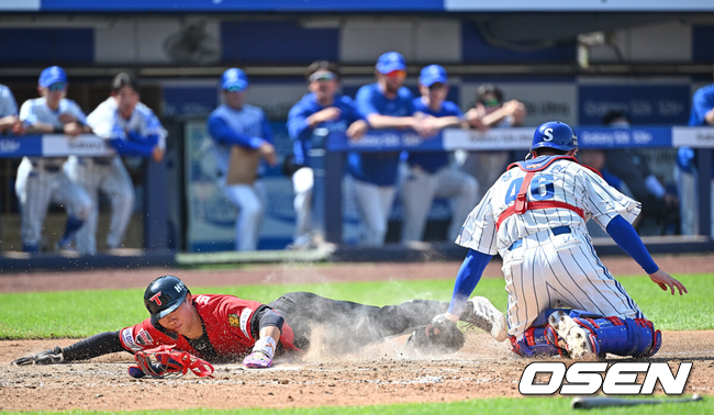 [OSEN=대구, 이석우 기자] 17일 대구삼성라이온즈파크에서 2026 신한 SOL KBO 리그 삼성 라이온즈와 KIA 타이거즈의 경기가 열렸다.홈팀 삼성은 최원태가, 방문팀 KIA는 김태형이 선발 출전했다.KIA 타이거즈 박재현이 7회초 1사 2루 1루수 왼쪽 내야 안타를 치고 세이프되고 있다. 2026.05.17 / foto0307@osen.co.kr