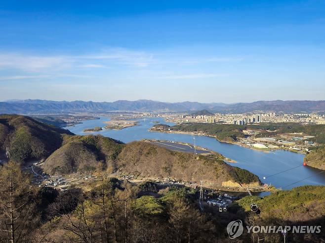 삼악산 호수케이블가에서 바라본 춘천시 [연합뉴스 자료사진]