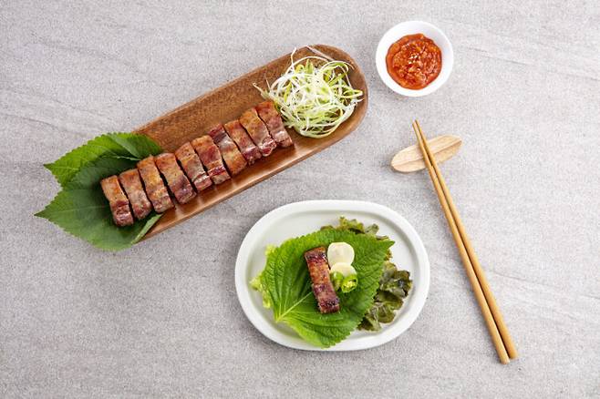 깻잎 특유의 정유 성분은 기름진 맛과 비린 향을 덜 느끼게 해 입안을 개운하게 만든다. 사진=클립아트코리아