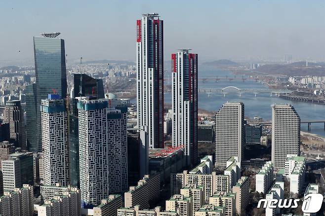 서울 여의도 63빌딩전망대에서 바라본 영등포구 여의도에 상업·업무용 빌딩이 밀집돼 있다. ⓒ 뉴스1 박세연 기자