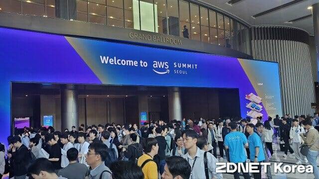 인파로 전시장을 가득 채운 AWS 서밋 서울 2024 (사진=지디넷코리아 DB)