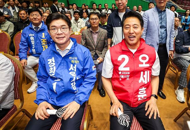 정원오 더불어민주당 서울시장 후보(왼쪽)와 오세훈 국민의힘 서울시장 후보. 뉴시스