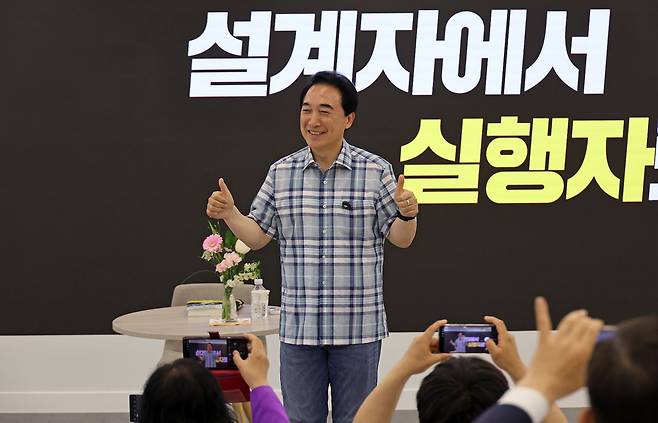더불어민주당 박수현 충남지사 후보가 15일 오전 충남 천안 단국대학교 천안캠퍼스 인문과학관에서 언론간담회를 열고 있다. 연합뉴스