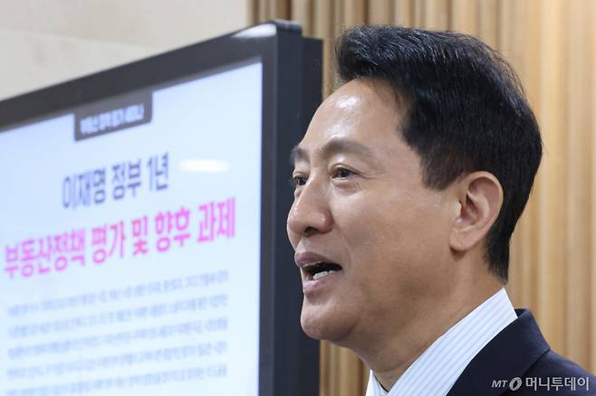 (서울=뉴스1) 신웅수 기자 = 오세훈 국민의힘 서울시장 후보가 18일 서울 여의도 국회 의원회관에서 열린 이재명 정부 1년 부동산정책 평가 및 향후 과제 세미나를 마친 후 GTX-A 삼성역 공사 철근 누락 문제 관련 취재진의 질의에 답변하고 있다. 2026.5.18/뉴스1  Copyright (C) 뉴스1. All rights reserved. 무단 전재 및 재배포,  AI학습 이용 금지. /사진=(서울=뉴스1) 신웅수 기자