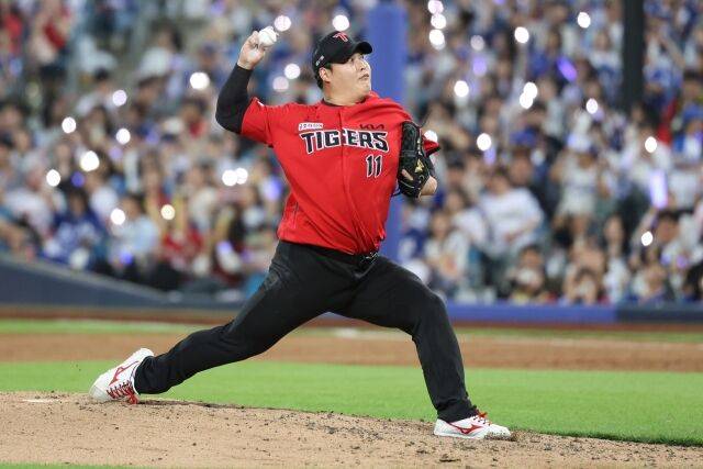 KIA 타이거즈 조상우가 17일 대구삼성라이온즈파크에서 열린 삼성 라이온즈와의 원정경기서 투구하고 있다./KIA 타이거즈 제공
