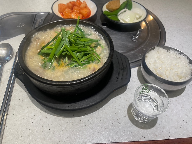 식당에서 제공되는 국밥.[독자 제공]