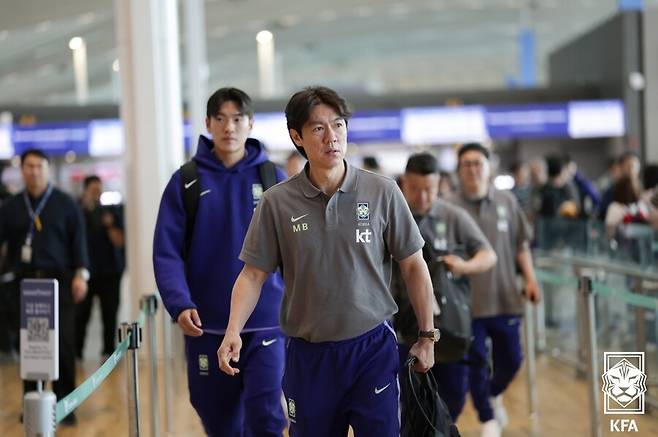 ▲ 홍명보 감독이 이끄는 한국 대표팀 본진이 18일 인천국제공항 2터미널을 통해 미국 솔트레이크시티로 출국했다. ⓒ대한축구협회