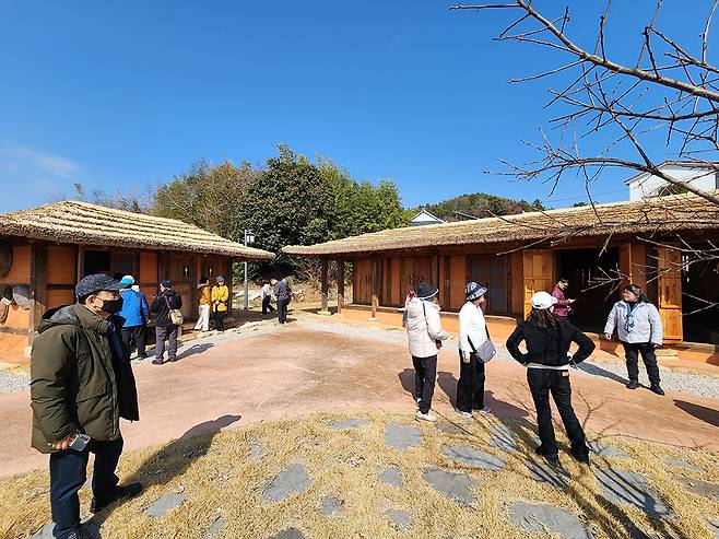 이광사 적거지(완도군 신지면 금곡리)