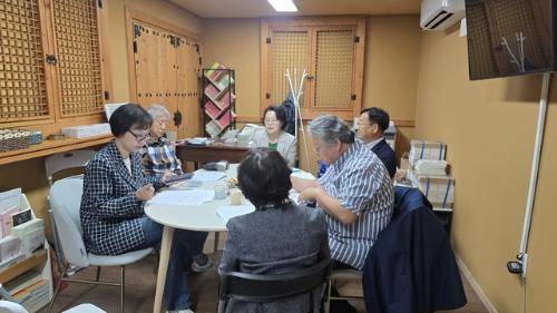 ◇(사)김유정기념사업회는 20일 오전 11시 김유정기념사업회 사무실에서 제20회 김유정문학상 ‘제1차 김유정문학상 운영위원회’를 개최했다. 사진=김유정기념사업회 제공