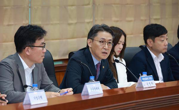 권대영 금융위원회 부위원장이 20일 열린 '국민참여형 국민성장펀드의 판매 준비 상황 점검회의'에서 발언하고 있다. [사진=금융위원회]