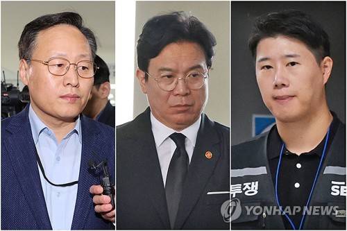 중재자로 나서는 김영훈 고용노동부 장관(가운데)과 삼성전자 노사[공동취재·연합뉴스 자료사진. 재판매 및 DB 금지]