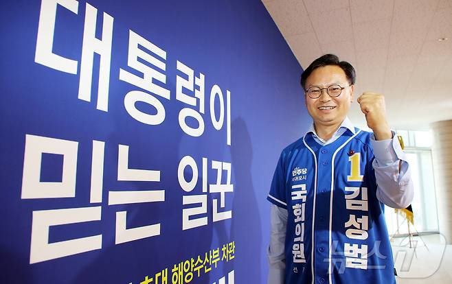 뉴스1 제주본부와 인터뷰하고 있는 김성범 더불어민주당 서귀포시 국회의원 후보. 2026.5.19 ⓒ 뉴스1 오미란 기자