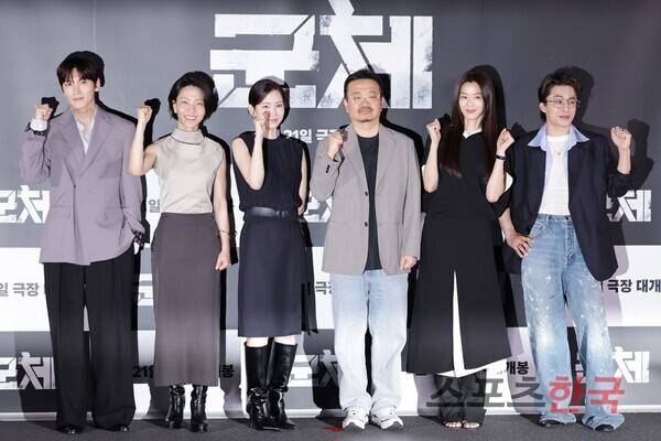 영화 '군체' 주연배우 지창욱, 김신록, 신현빈, 연상호, 전지현, 구교환 ⓒ이혜영 기자 lhy@hankooki.com