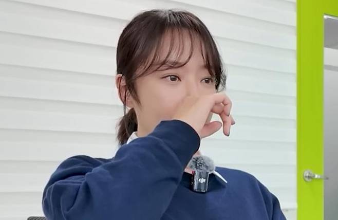 눈시울 붉히는 황정음. 유튜브