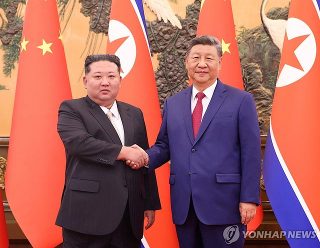 지난 2025년 9월 다섯번째로 중국을 방문한 북한 김정은(왼쪽) 국무위원장과 시진핑(오른쪽) 중국 국가주석. [로이터=연합뉴스]