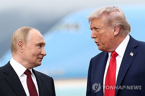 지난 2025년 8월 15일 미국 알래스카에서 만난 블라디미르 푸틴 러시아 대통령과 도널드 트럼프 미국 대통령 [연합뉴스]