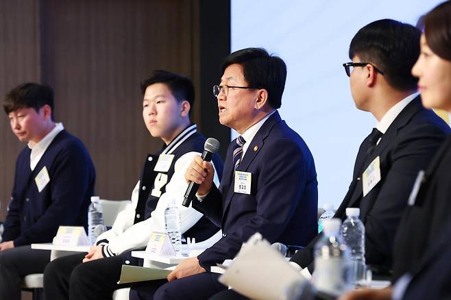 최교진 교육부 장관이 7일 서울 영등포구 TP타워에서 열린 '안전한 현장체험학습을 위한 교육공동체 간담회'에서 발언하고 있다. 연합뉴스