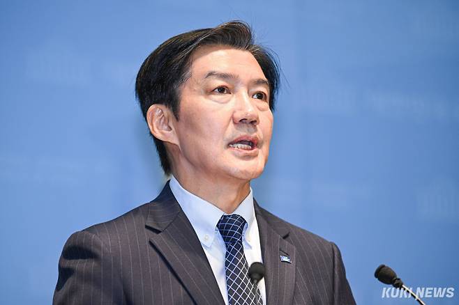 조국 조국혁신당 평택을 후보가 20일 국회 소통관에서 진행된 6.3 지방선거 현안 관련 기자회견에서 발언하고 있다.