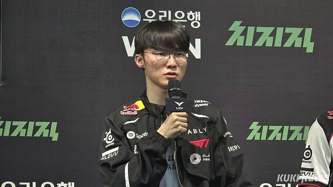 ‘페이커’ 이상혁이 20일 서울 종로구 롤파크 LCK 아레나에서 기자회견에 참석해 발언하고 있다. 김영건 기자