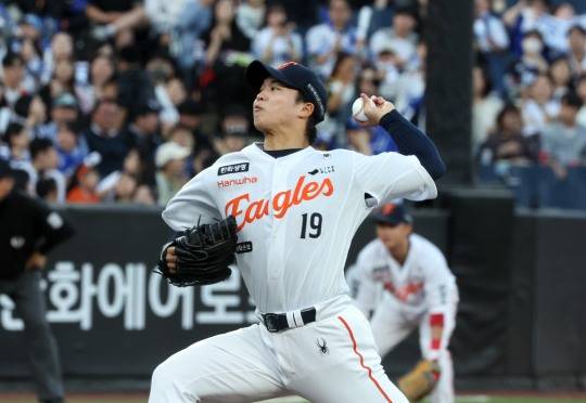 역투하는 왕옌청. / 사진=연합뉴스