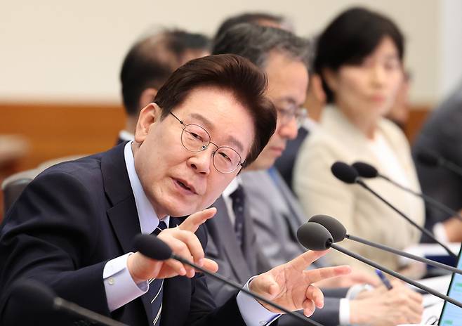 이재명 대통령이 20일 청와대에서 열린 국무회의 겸 비상경제점검회의에서 발언하고 있다. [연합뉴스]