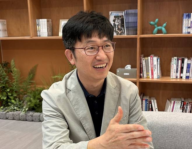 고형석 한국산업단지공단 충청지역본부장은 천안산단에 ‘제조인공지능전환(M.AX)’이 확산될 경우 놀라운 변화가 생길 것이 확실하다고 말했다. 선도기업의 사례가 산단 내 다른 기업으로 확산될 수 있도록 만드는 것이 본인의 가장 중요한 역할이라고 강조했다.  홍석희 기자