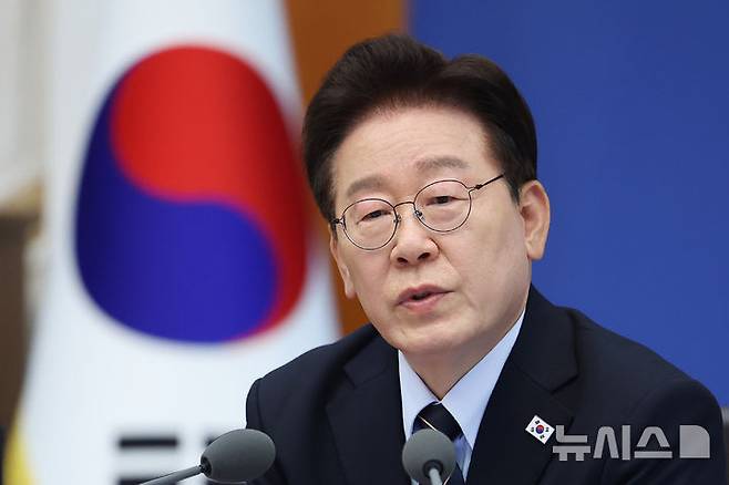 [서울=뉴시스] 고범준 기자 = 이재명 대통령이 20일 청와대에서 열린 제22회 국무회의 겸 제9차 비상경제점검회의에서 발언하고 있다. (청와대통신사진기자단) 2026.05.20. bjko@newsis.com