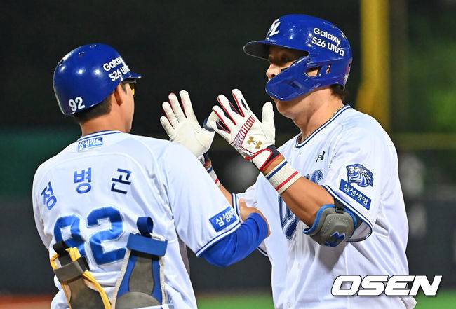 [OSEN=포항, 이석우 기자] 19일 포항야구장에서 2026 신한 SOL KBO 리그 삼성 라이온즈와 KT 위즈의 경기가 열렸다. 홈팀 삼성은 원태인이, 방문팀 KT는 보쉴리가 선발 출전했다. 삼성 라이온즈 강민호가 7회말 무사 1,3루 중견수 앞 1타점 안타를 치고 세리머니를 하고 있다. 2026.05.19 / foto0307@osen.co.kr