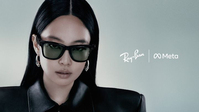 가수 ‘제니’가 착용한 ‘레이밴 메타 웨이페어러’. 사진 제공=메타코리아